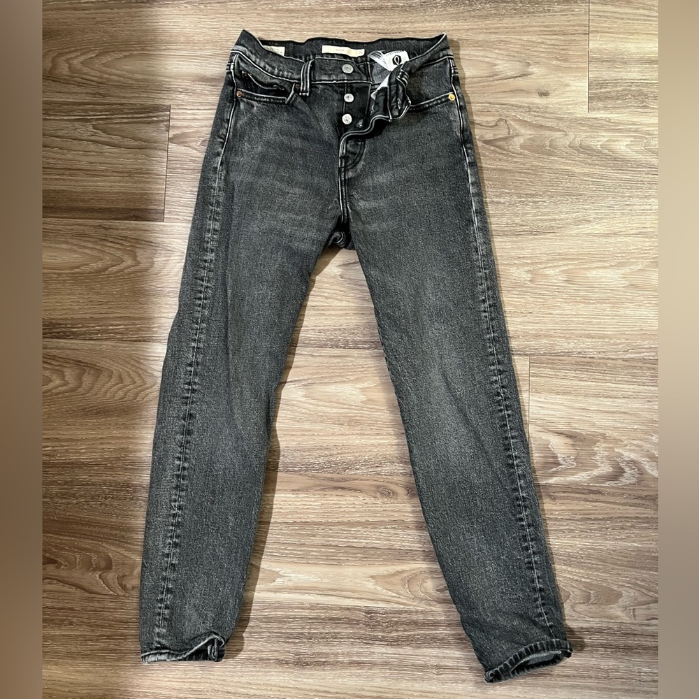 Levi’s premium wedgie fit button fly 25